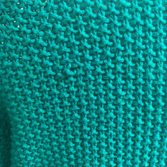 Knitted High Neck Cropped Sweater - Picture 6 of 7